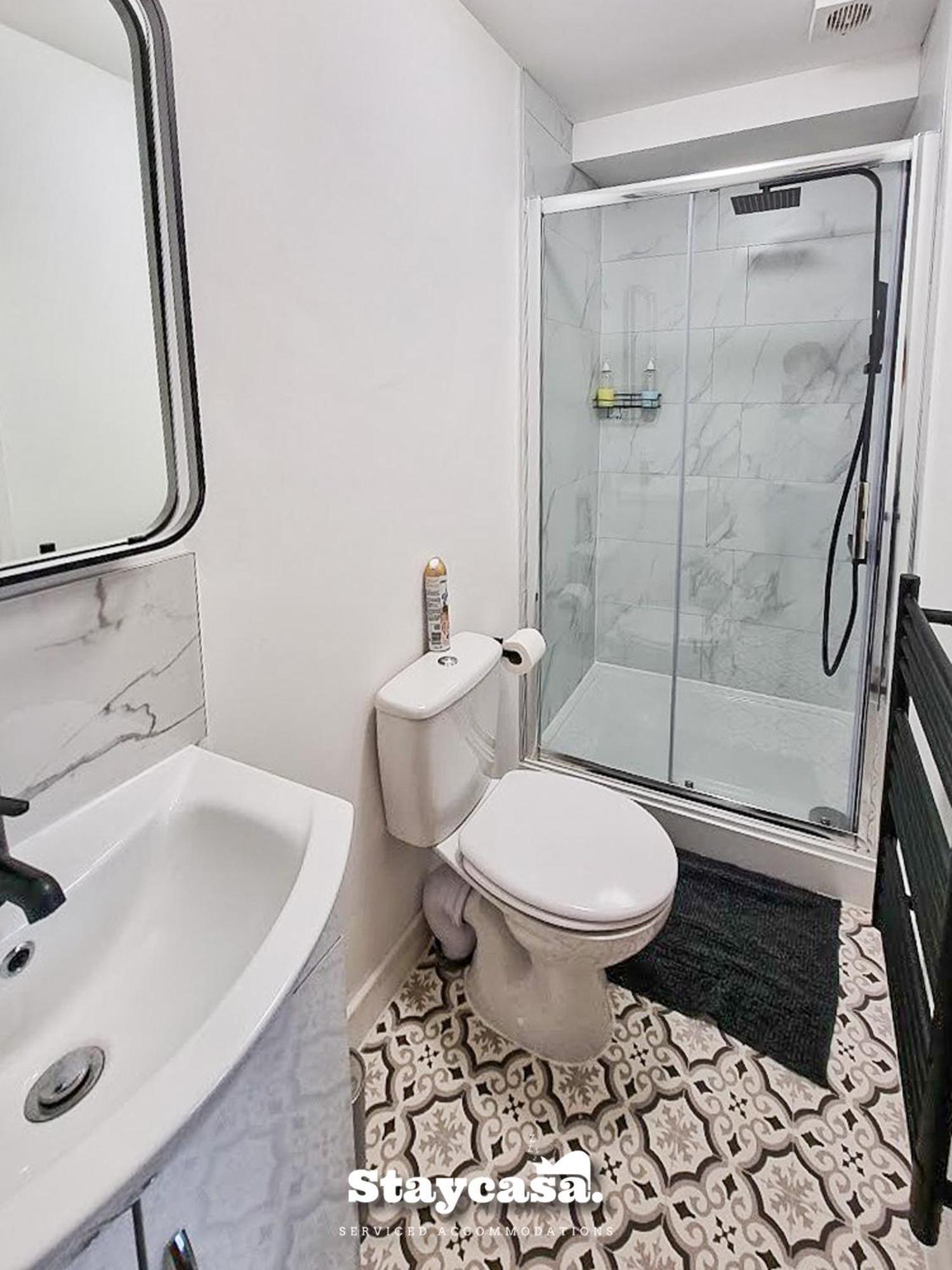Delightful Spacious Haven With Large Driveway Μάντσεστερ Εξωτερικό φωτογραφία